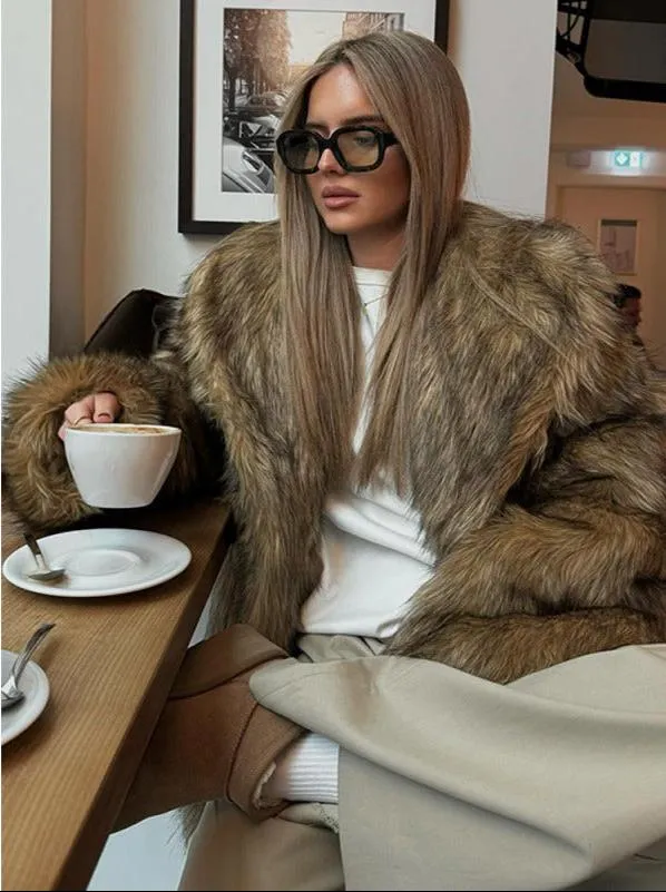 Elegant faux fur short coat