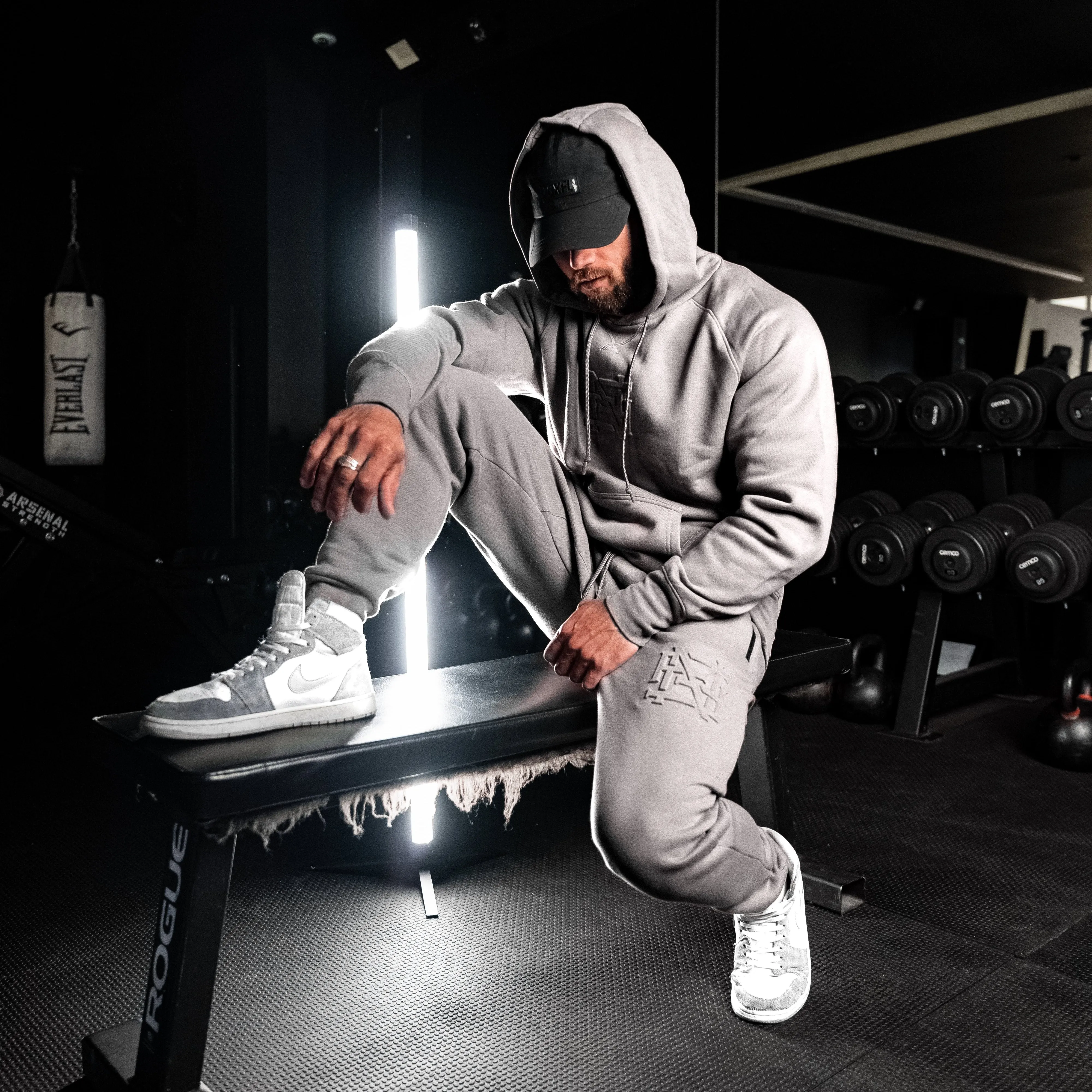 EMBOSSED FITTED JOGGERS-GREY