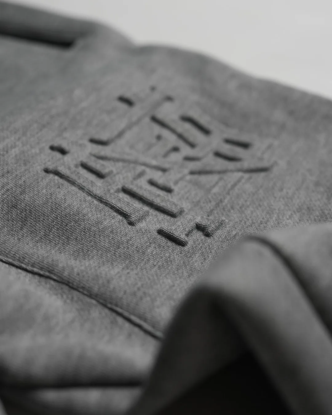 EMBOSSED FITTED JOGGERS-GREY