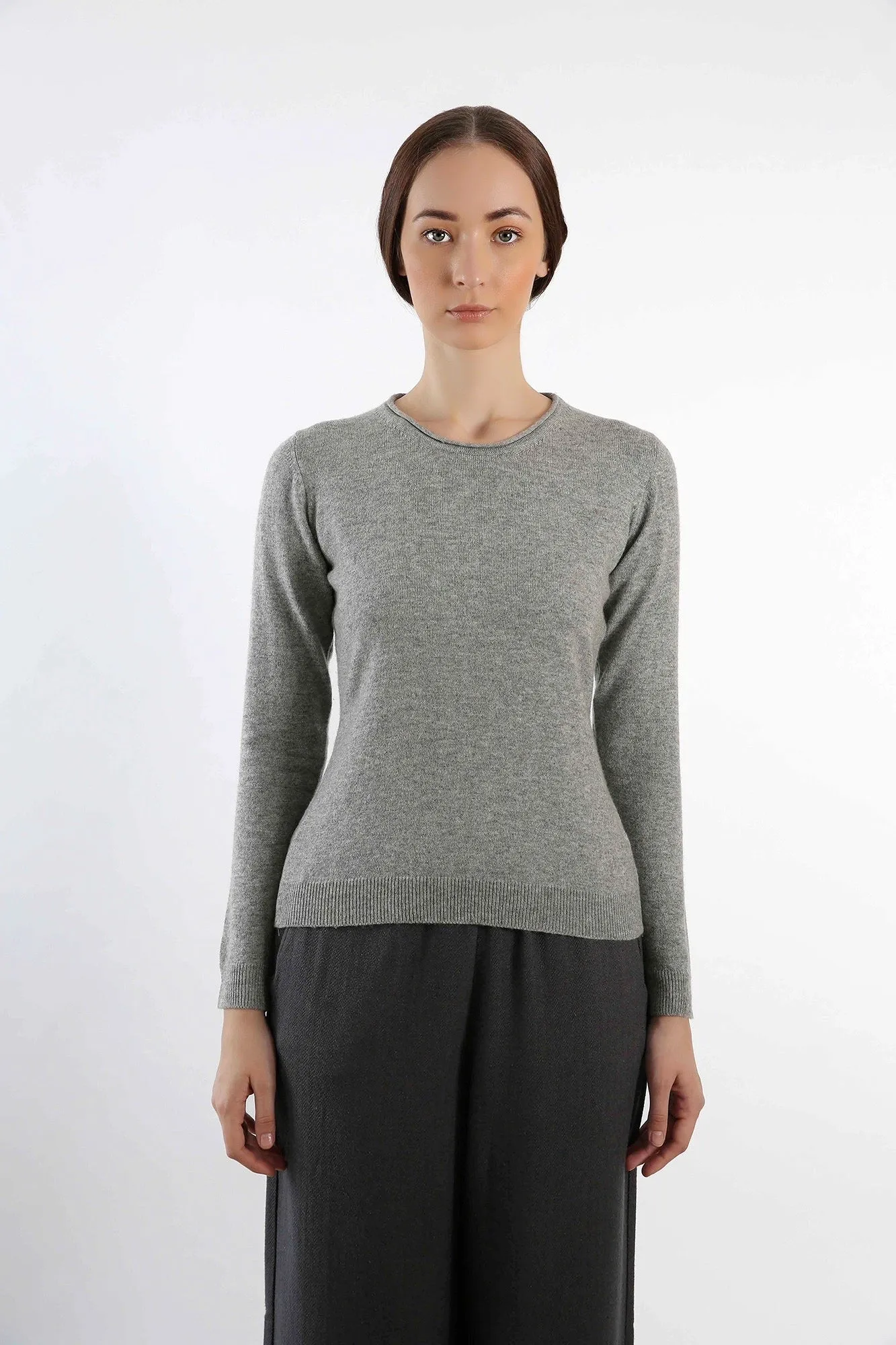 Roll neckline pure cashmere sweater in grey colour